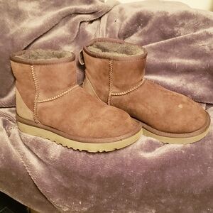 UGG Chestnut Shearling Winter Boots
